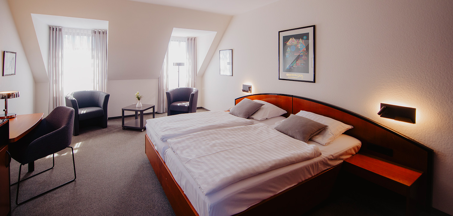 doppelzimmer_std_titel Ansicht auf das Doppelbett