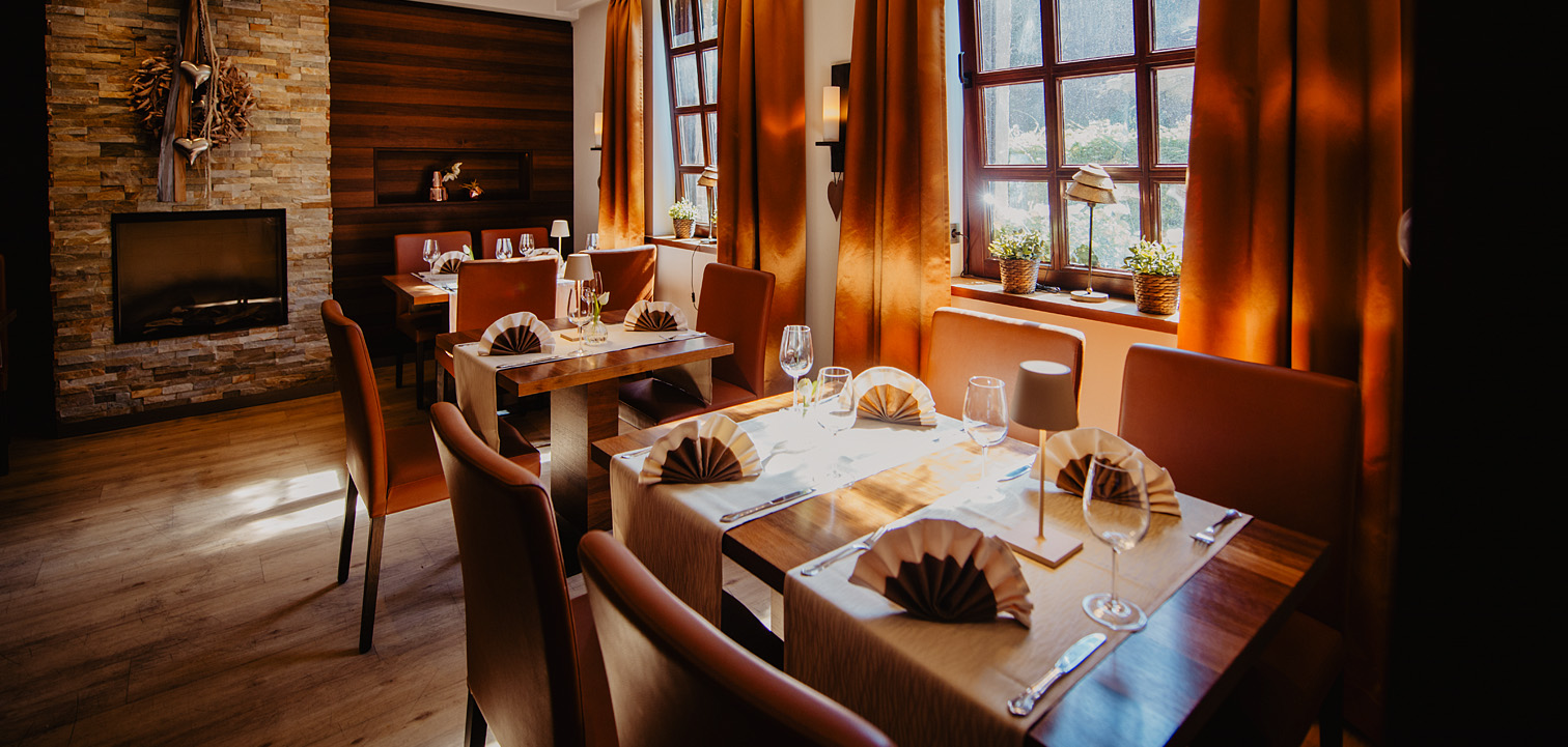 restaurant Tische im Restaurantbereich Haselhoof